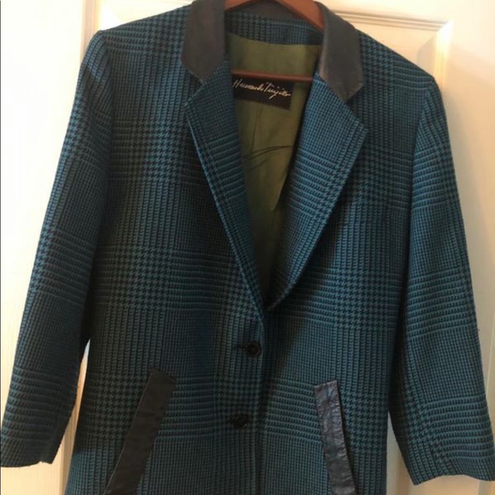 Elegant suit with leather applications